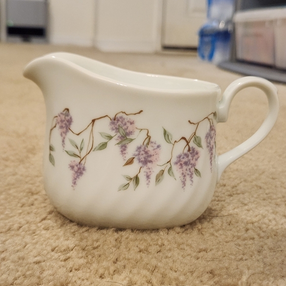 Corning Ware Corelle Wisteria Gravy Boat Pitcher - Picture 1 of 8